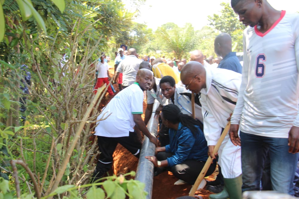 BURUNDI : TDC – Mettre des tuyaux de conduite d’eau à RUGOMBO / CIBITOKE