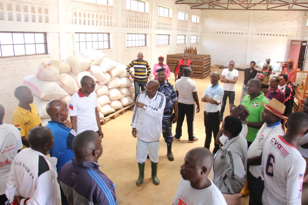 BURUNDI : Les hangars de conservation de récolte de KARURAMA à RUGOMBO / CIBITOKE