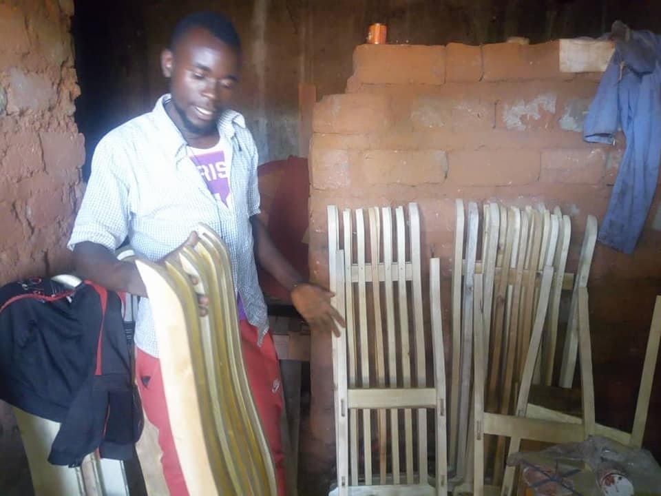 BURUNDI : Un menuisier de MASANGANZIRA à KIREMBA / NGOZI