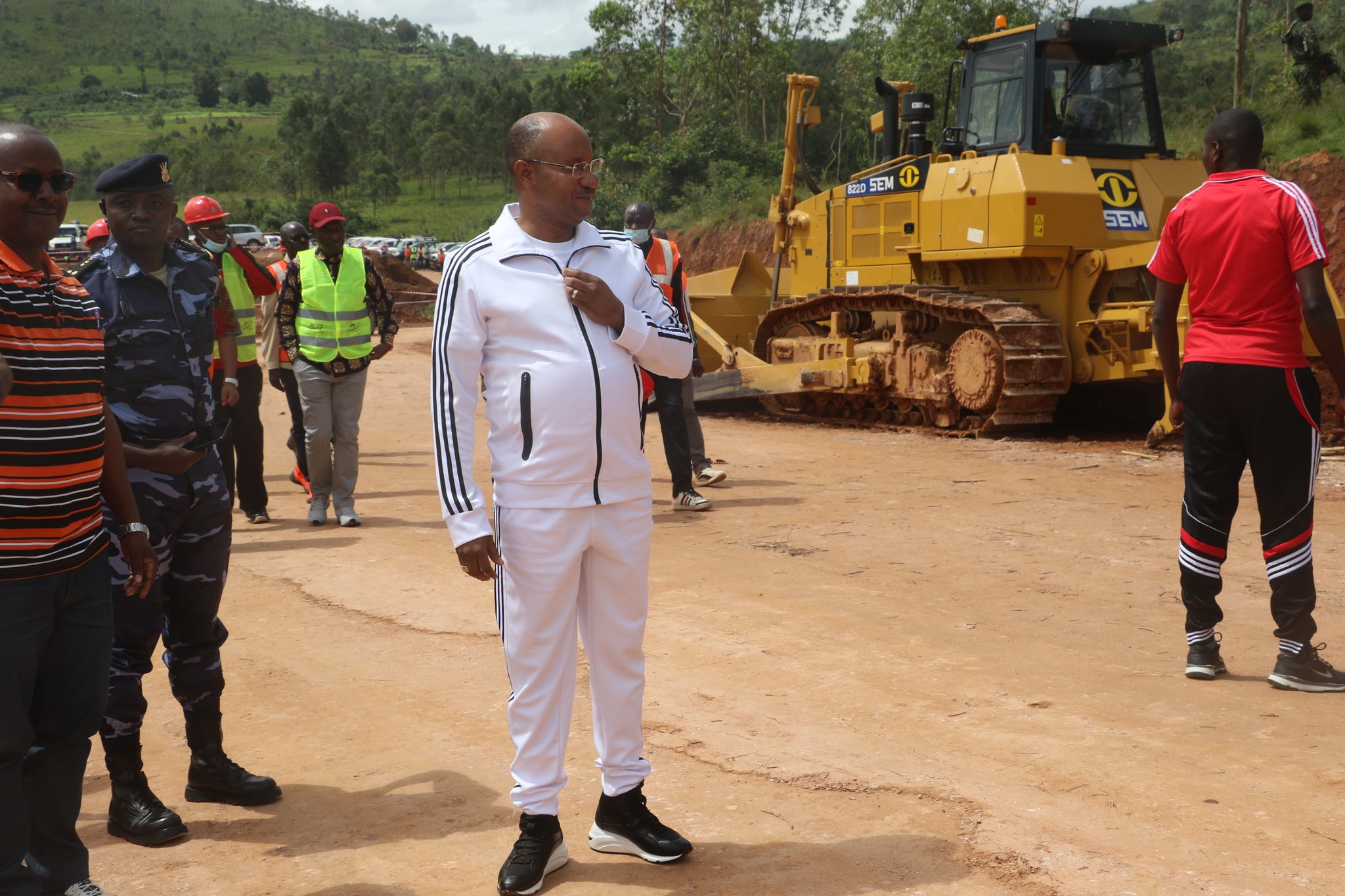 BURUNDI : Le 1er Ministre sur le chantier de la RN16 BURURI – GITEGA