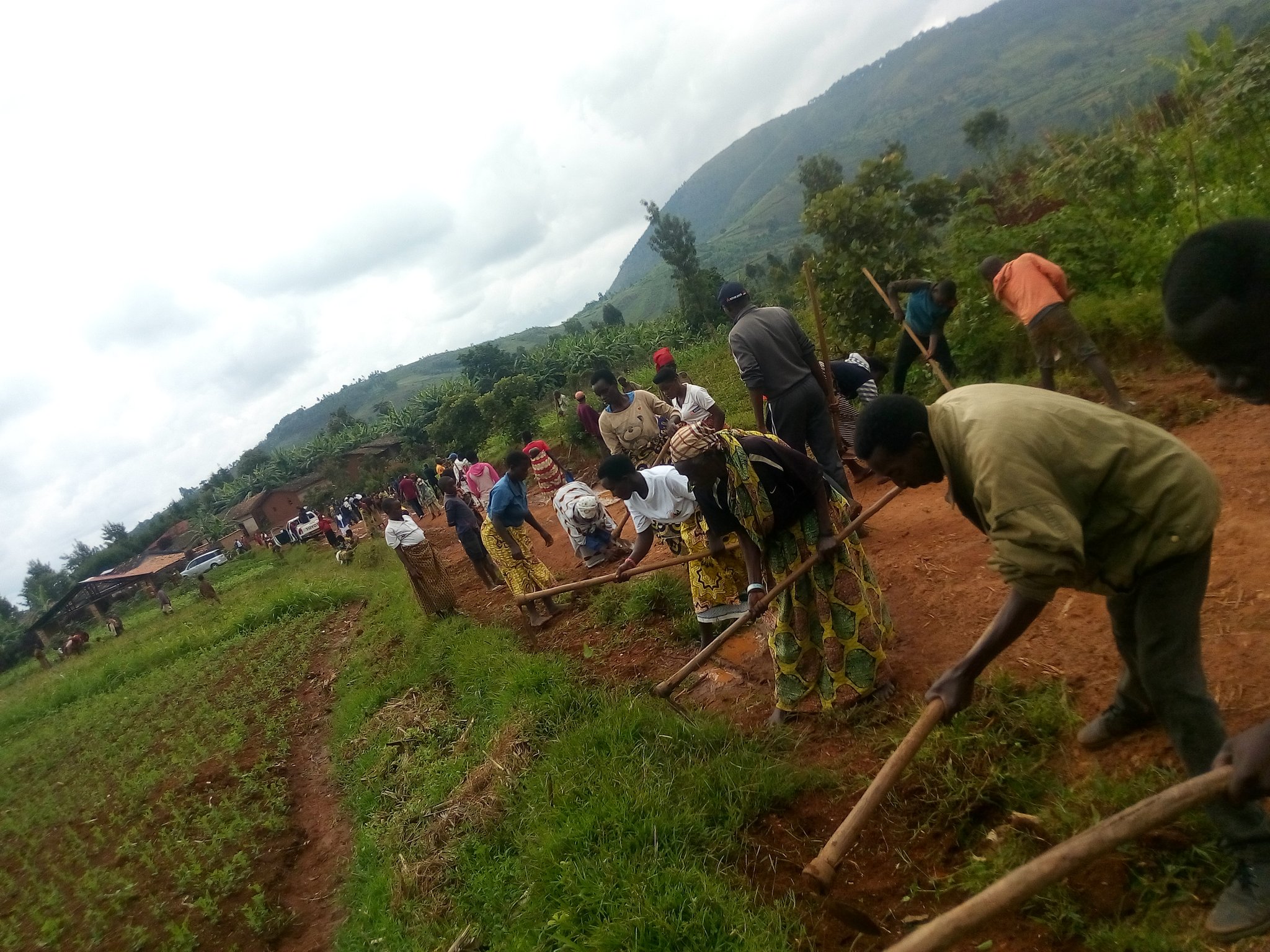 BURUNDI : TDC – Entretien de la route GIKO – SHUMBA à BUKEYE / MURAMVYA