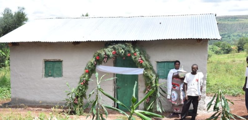 BURUNDI : Le CNDD-FDD SHOMBO remet 6 maisons à des nécessiteux / KARUSI