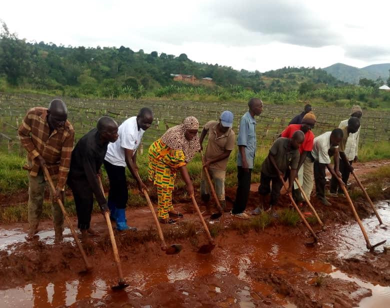 BURUNDI : TDC – Remettre en état la route désenclavant la colline KANZEGE / MAKAMBA