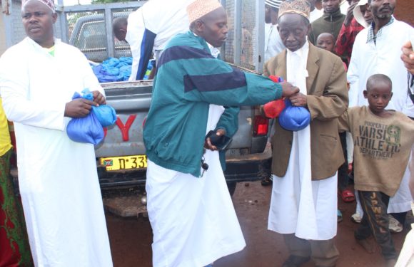 BURUNDI : Les MUSULMANS de GAHOMBO fêtent solidairement L’AÏD EL FITR / KAYANZA