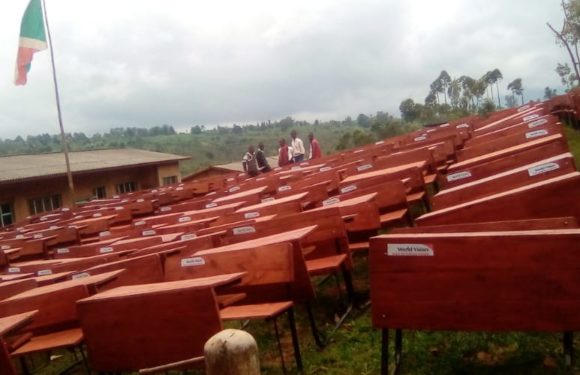 BURUNDI : WORLD VISION offre 980 pupitres aux écoles de MURAMVYA