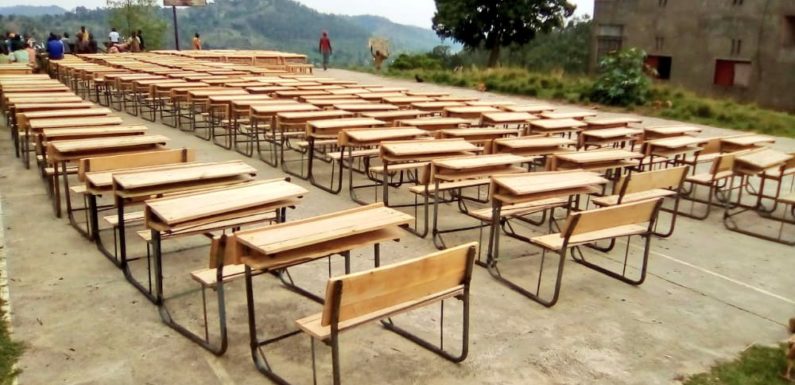 BURUNDI : 300 bancs distribués dans les écoles de NTEGA / KIRUNDO