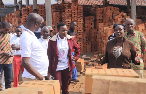 Burundi : Le SG du CNDD-FDD visite SOBRIT à MWUMBA / NGOZI