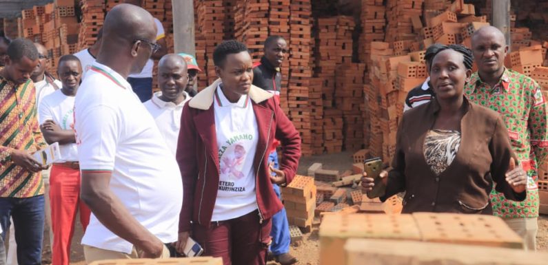 Burundi : Le SG du CNDD-FDD visite SOBRIT à MWUMBA / NGOZI