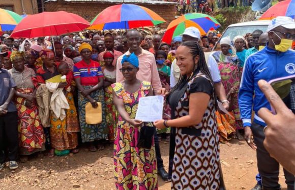 Burundi : Remise des 207 premiers certificats fonciers à ISARE / BUJUMBURA