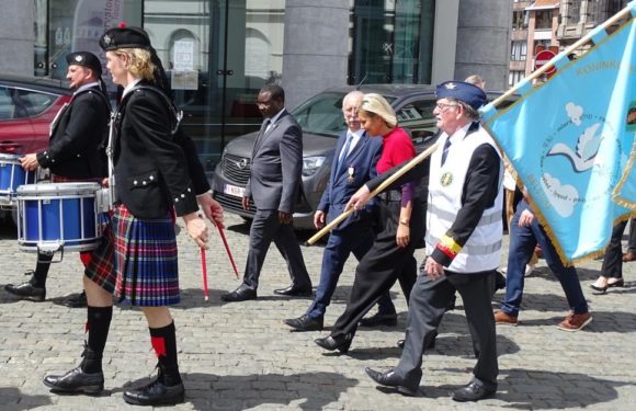 Burundi : L’Ambassadeur Ntahiraja invité à un défilé militaire Belge à Tournai