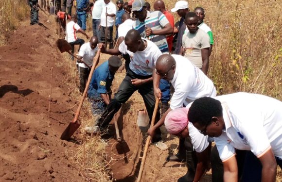 Burundi : TDC – Tracer des courbes de niveau sur la colline muganza, Gisagara / Cankuzo