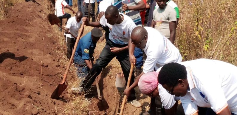 Burundi : TDC – Tracer des courbes de niveau sur la colline muganza, Gisagara / Cankuzo
