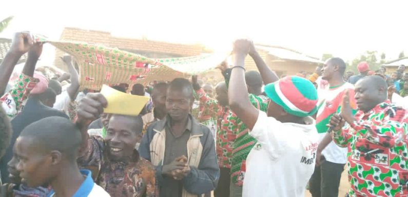 Burundi : Le CNDD-FDD  Makamba accueille, comme bagumyabanga, 125 ex-CNL