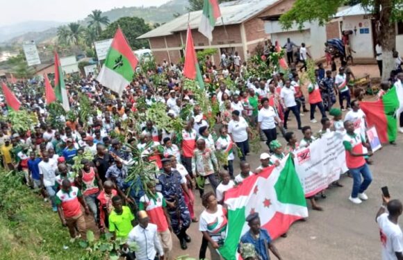 Burundi : Un bon millier de Bagumyabanga de Bubanza remercient le Chef de l’Etat