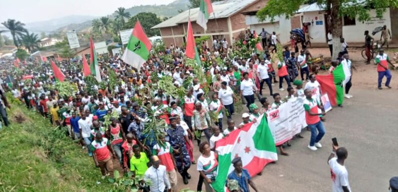 Burundi : Un bon millier de Bagumyabanga de Bubanza remercient le Chef de l’Etat