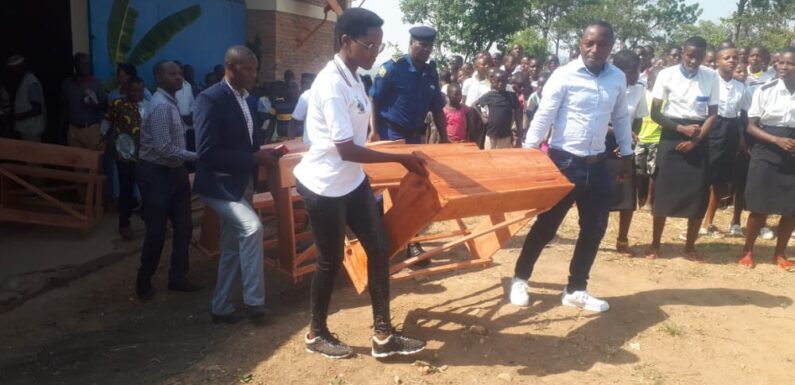 Burundi : Le province Rutana offre 580 pupitres aux écoles de Giharo et Bukemba