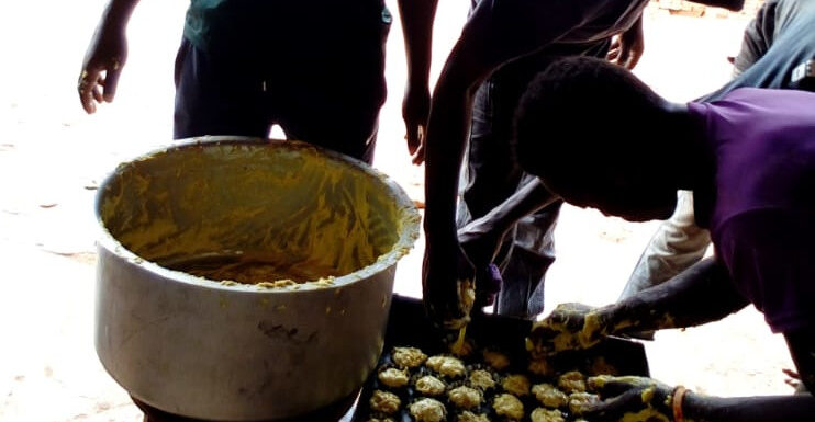 Burundi : Un brillant fabriquant de pain à base de patate douce à Giheta / Gitega