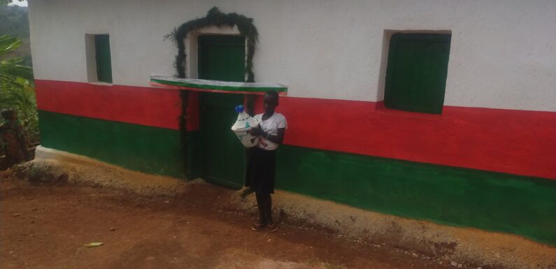 BURUNDI : Le CNDD-FDD de Bukirasazi a construit 5 maisons pour les plus démunis / Gitega