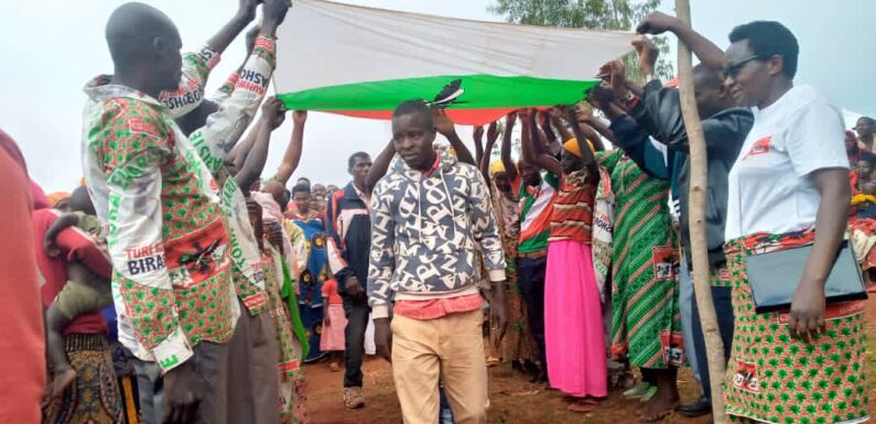 Burundi : Accueil de nouveaux membres au CNDD-FDD en colline Ceru / Rutana