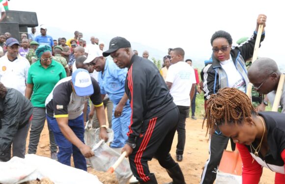 Burundi : Le Premier Ministre aux TDC en zone Kanyosha à Muha / Bujumbura