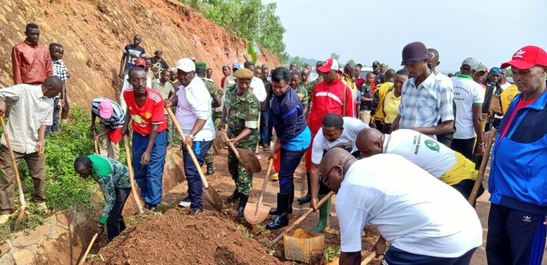 Burundi : TDC – Déboucher le caniveau sur la RN14 Gasenyi – Nemba / Kirundo
