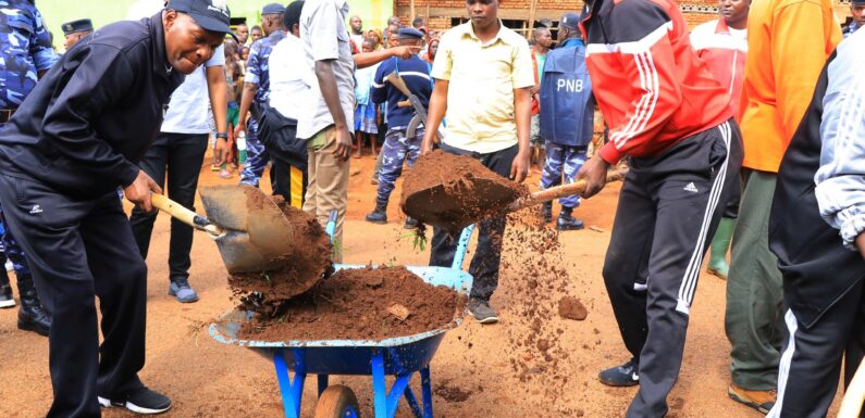 Burundi : TDC – Curer et nettoyer la RN8 en colline Songa / Gitega