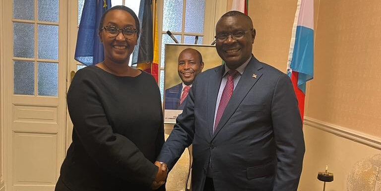 Burundi : Ambassadeur Ntahiraja reçoit  Mme Kaneza Karen du – Forum de la Jeunesse africaine en Europe –