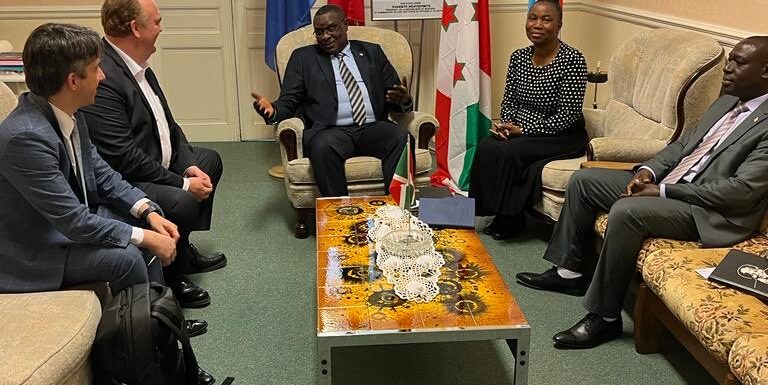 L’Ambassade du Burundi en Belgique accueille deux Directeurs Généraux d’ENGIE, multinationale France