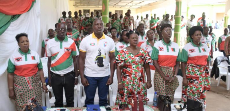 Burundi: Réunion du CNDD-FDD à Bururi pour renforcer le parti politique / Burunga