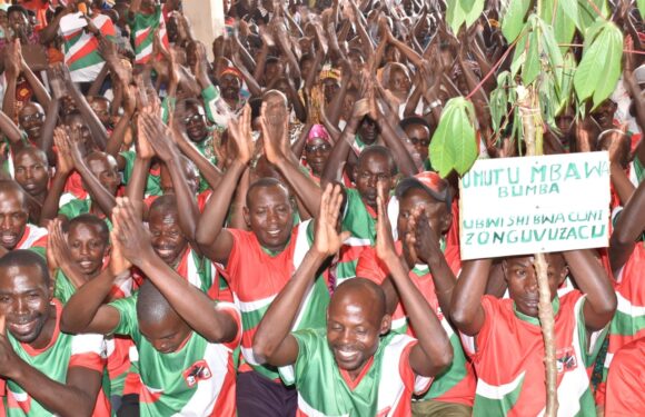 Burundi : le S.G du CNDD-FDD évalue les connaissances idéologiques à  Cankuzo / Burunga