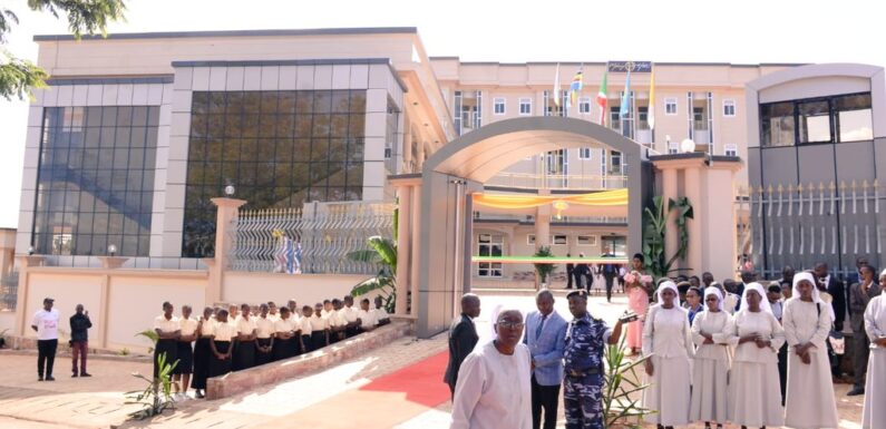 Burundi : Le Président inaugure l’ Hôtel Matergo construit par l’Eglise catholique / Gitega