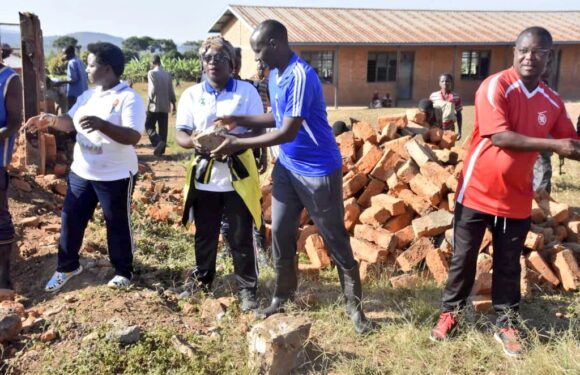 Burundi : Le Vice-Président du Sénat aux TDC à Nyagahanda, Ruyigi / Buhumuza