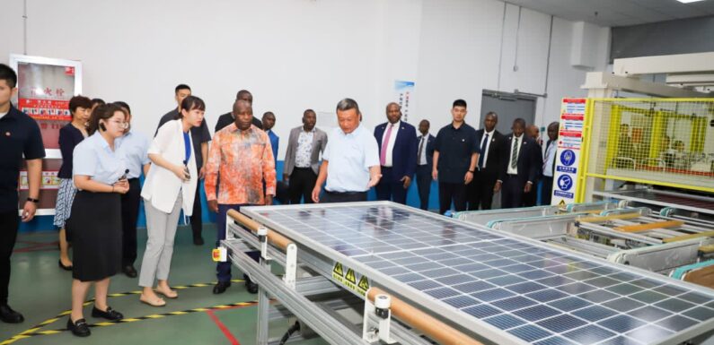 Burundi: Le Président explore les panneaux solaires JA Solar en Chine