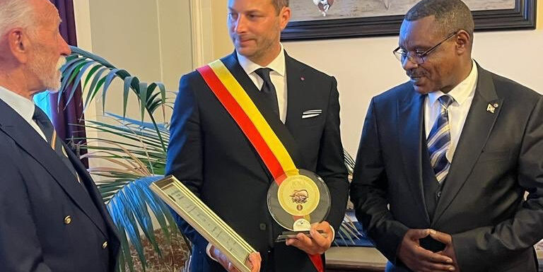 Burundi / Belgique : Ambassadeur Ntahiraja Honore la Libération de Renaix