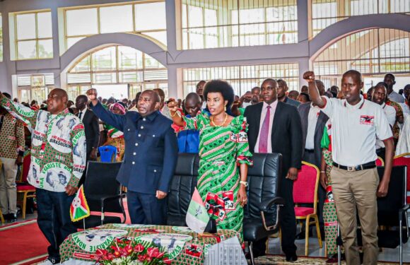 Burundi : Prière Œcuménique CNDD-FDD avec le Couple Présidentiel à Muramvya