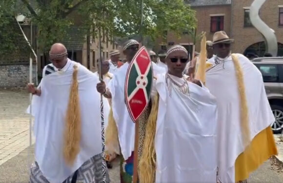 Burundi : Investiture de “Bashingantahe” à Louvain-la-Neuve par des expatriés en Belgique.