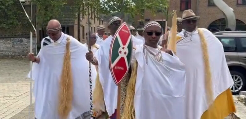 Burundi : Investiture de “Bashingantahe” à Louvain-la-Neuve par des expatriés en Belgique.