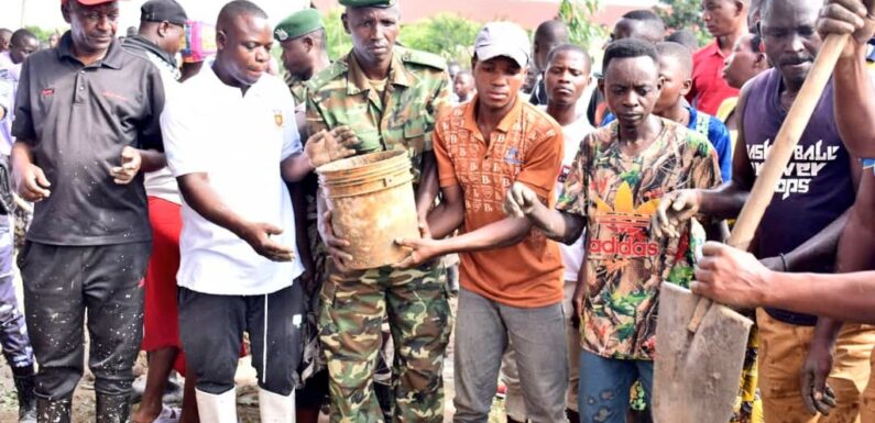 Burundi : TDC – Le Vice-Président du Sénat construit un bureau administratif à Gihanga.