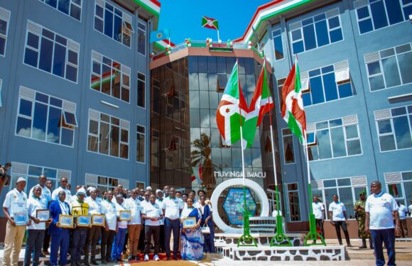 Burundi : S.E.  Ndayishimiye inaugure le nouveau bureau provincial de Muyinga.