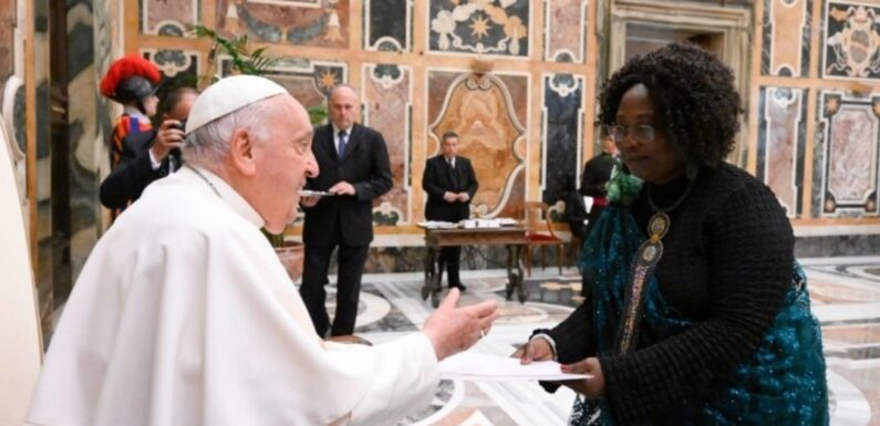 Burundi : Amb. Sendazirasa Annonciata présente ses lettres de créance au Vatican.