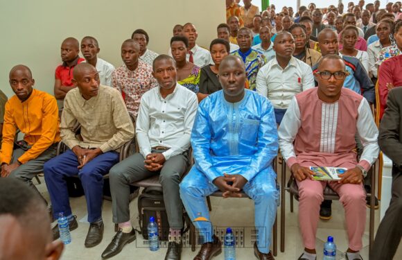 Burundi : Ndayishimiye rencontre les jeunes ingénieurs du secteur minier.