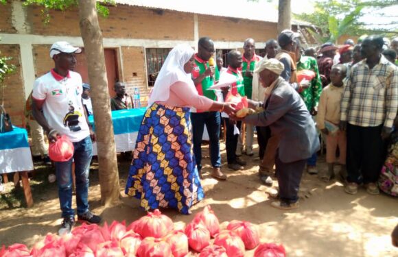 Burundi : Fête communale à Makamba avec des gestes solidaires.