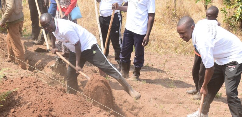 Burundi : Le gouverneur Banyiyezako participe aux TDC à Gisagara, Cankuzo.