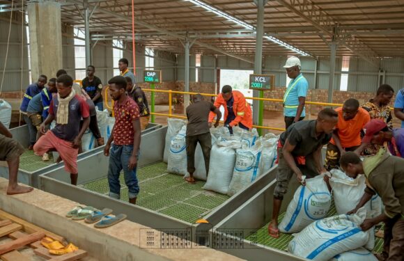 Burundi : Visite présidentielle à l’usine d’engrais de Bugendana à Gitega.