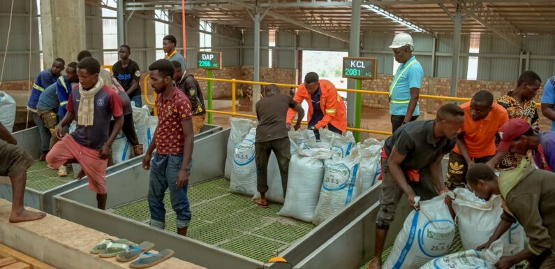 Burundi : Visite présidentielle à l’usine d’engrais de Bugendana à Gitega.