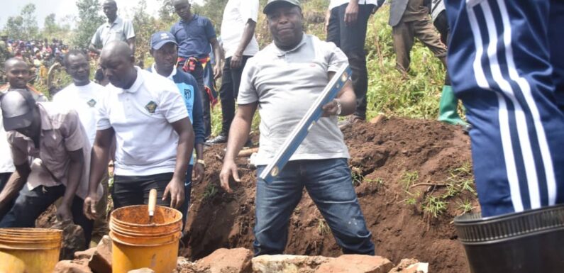 Burundi : Le Chef d’État participe aux TDC sur la colline Gatwaro à Muramvya.