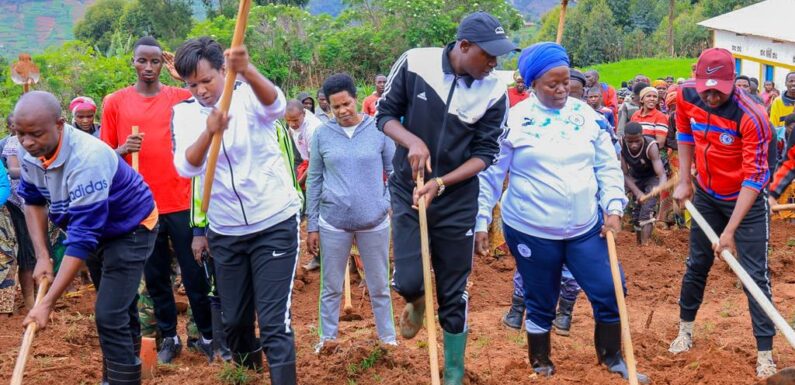 Burundi : L’Ombudsman Kanyana participe aux TDC sur Kibogoye à Muramvya.