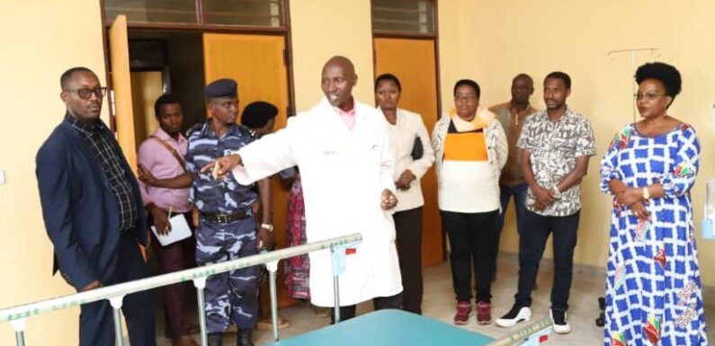 Burundi : Visite parlementaire à l’hôpital communal de Gasorwe à Muyinga.