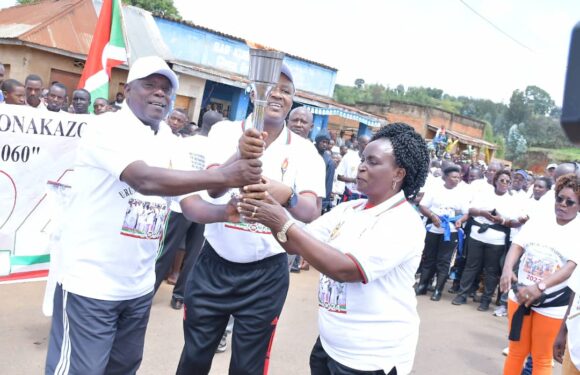 Burundi : La Caravane du Flambeau de la Paix à Mwaro.