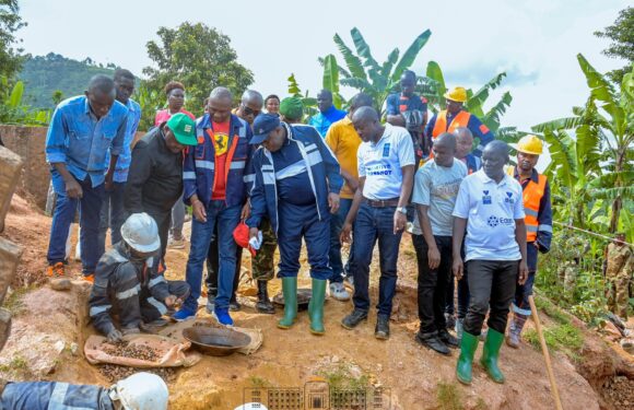 Burundi : Ndayishimiye visite un site de coltan et cassitérite à Busiga, Ngozi.